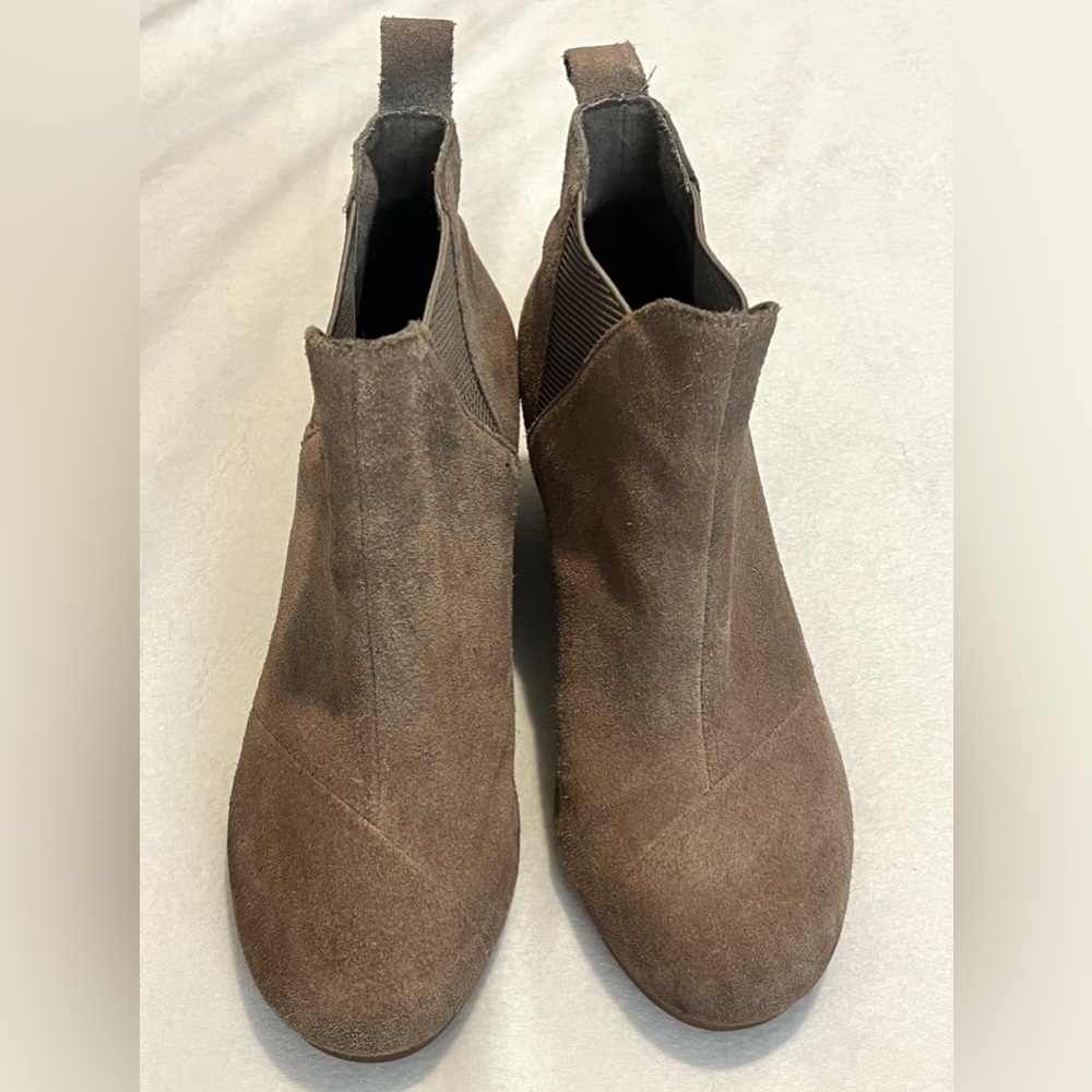 Toms Taupe Suede Boots Ankle Booties Women’s Shoes Size 7.5 - Picture 2 of 16